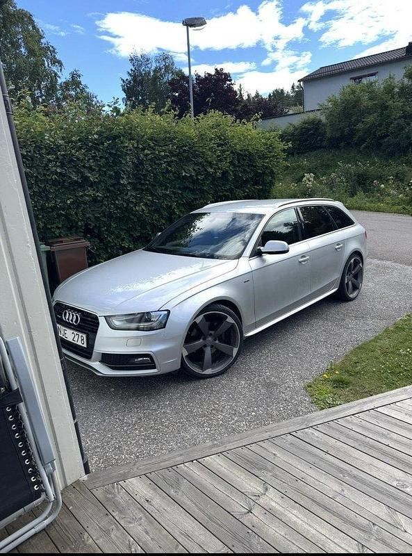 Silver Begagnad 2013 Audi A4 Kombi | 90 000 kr (Bra pris) - Bild 1/4