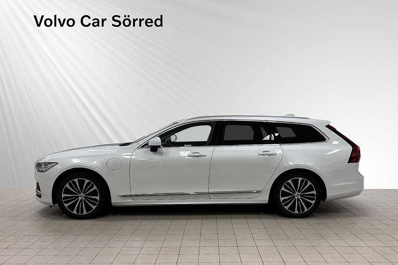 Begagnad Volvo V90 Core 350 HK (257 kW) 2022 Vit Kombi