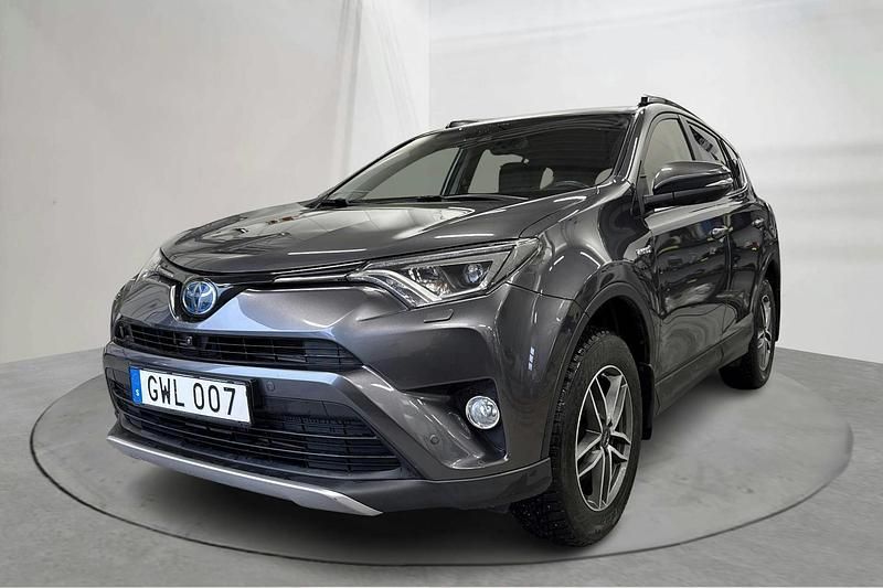 Mörkgrå Begagnad 2018 Toyota RAV4 Executive | 234 000 kr - Bild 1/4