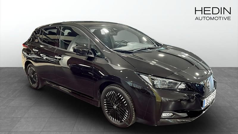 Begagnad Nissan Leaf N-Connecta 110 kW (150 HK) 2022 Svart Halvkombi