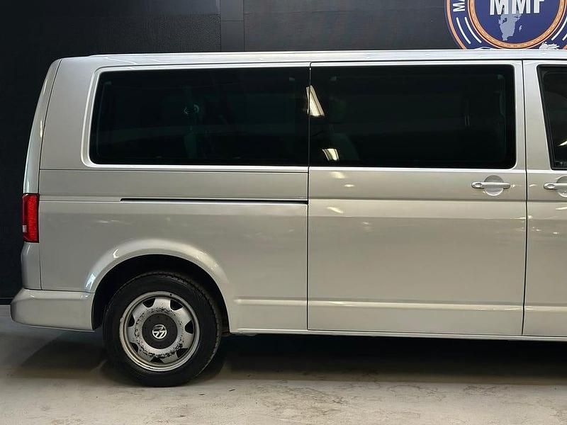 Begagnad VW Caravelle Comfortline 180 HK (132 kW) 2013 Silver Minibuss