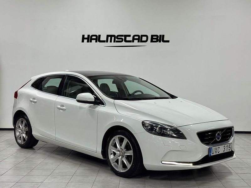Vit Begagnad 2012 Volvo V40 Momentum Kombi | 119 500 kr (Marknadspris) - Bild 1/4
