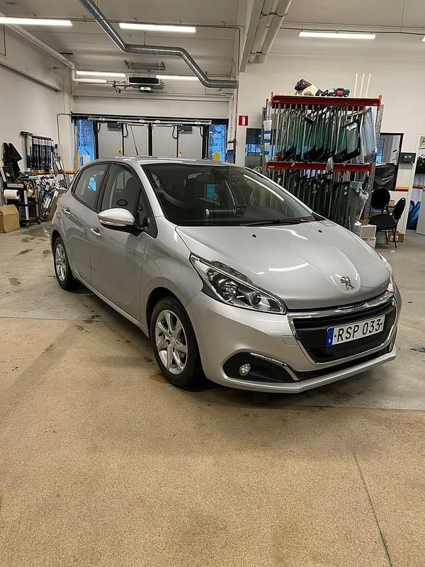 Begagnad Peugeot 208 82 HK (60 kW) 2016 Grey metallic Halvkombi