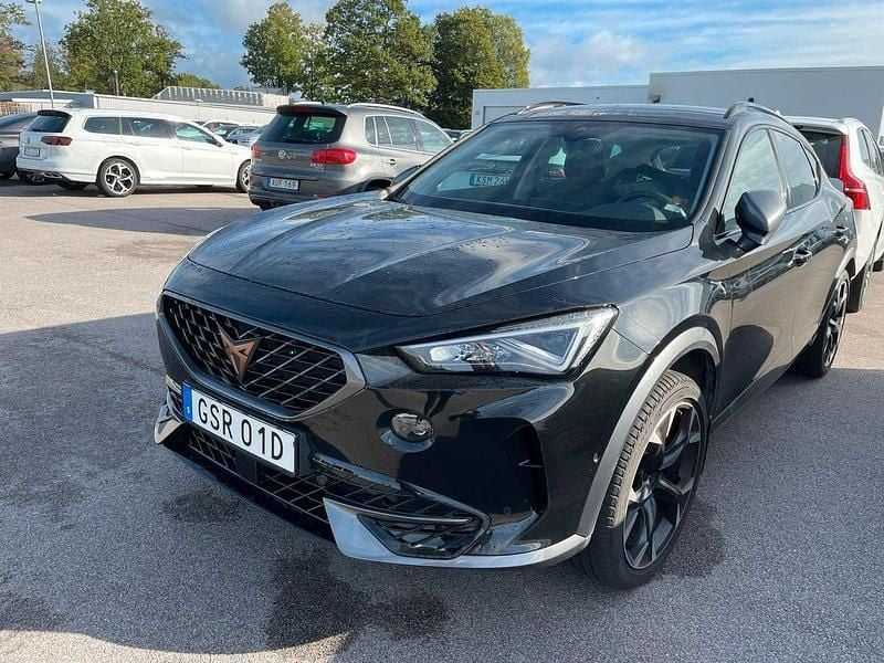 Svart (svart metallic) Begagnad 2024 Cupra Formentor SUV | 315 000 kr (Marknadspris) - Bild 1/2