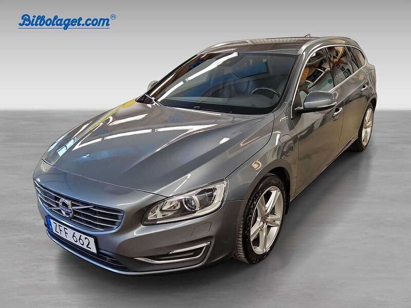 Grå Begagnad 2018 Volvo V60 Summum Kombi | 234 000 kr (Lite dyr) - Bild 1/4