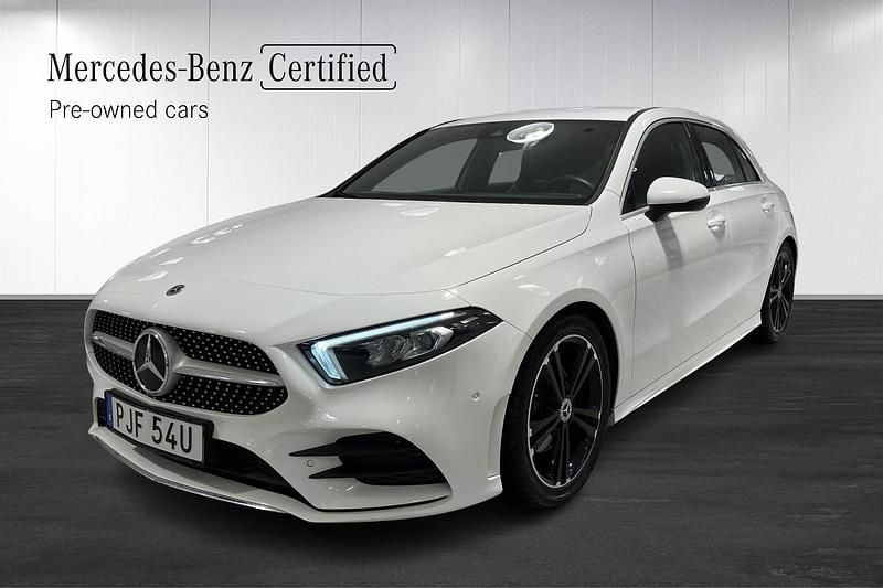 Vit Begagnad 2021 Mercedes A200 AMG Halvkombi | 274 900 kr (Marknadspris) - Bild 1/4