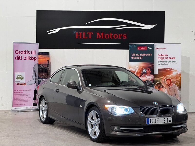 Brun Begagnad 2010 BMW 325 Comfort Edition Sportkupé | 129 900 kr (Marknadspris) - Bild 1/4