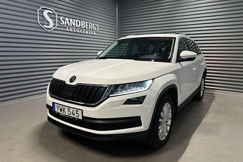 Vit Begagnad 2017 Skoda Kodiaq SUV | 278 500 kr (Marknadspris) - Bild 1/4