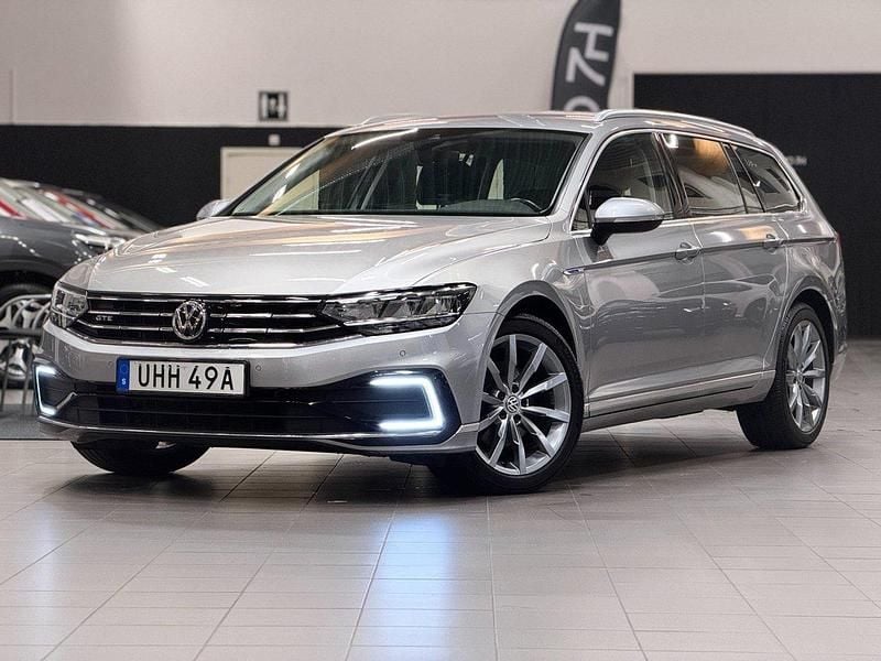 Silver Begagnad 2020 VW Passat GTE Kombi | 209 900 kr (Marknadspris) - Bild 1/4