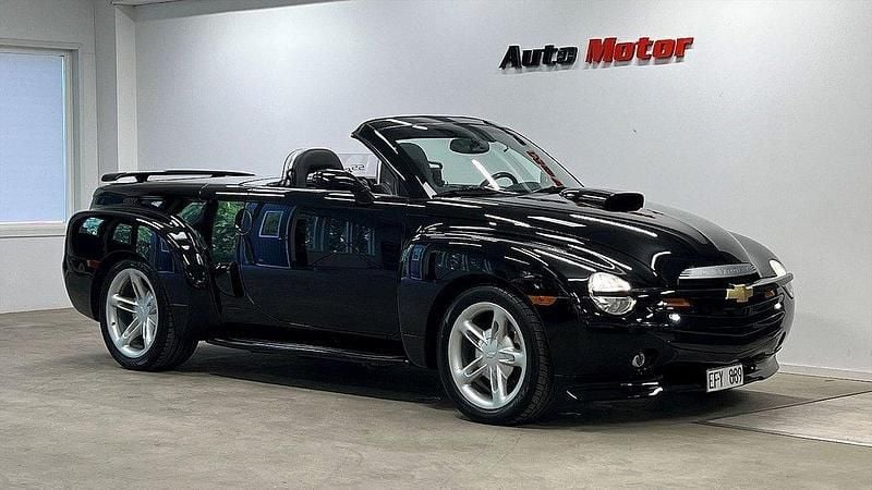 Svart Begagnad 2005 Chevrolet SSR LS Cab | 379 900 kr - Bild 1/3