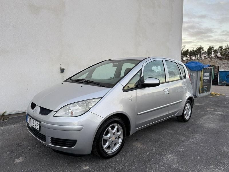 Silver Begagnad 2006 Mitsubishi Colt Halvkombi | 19 900 kr (Marknadspris) - Bild 1/4