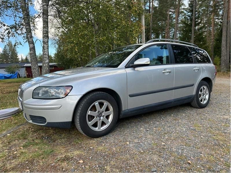 Grå Begagnad 2005 Volvo V50 Kombi | 25 000 kr (Bra pris) - Bild 1/4
