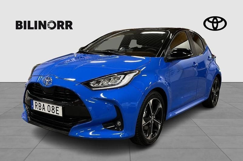 Blå Begagnad 2024 Toyota Yaris Hybrid Edition Halvkombi | 269 900 kr (Lite dyr) - Bild 1/4
