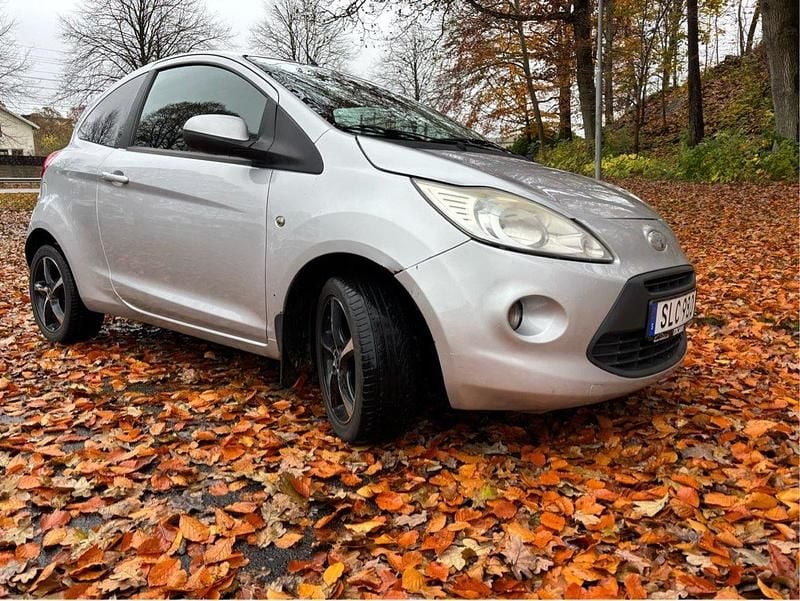 Grå Begagnad 2009 Ford Ka Titanium Halvkombi | 17 000 kr (Bra pris) - Bild 1/4
