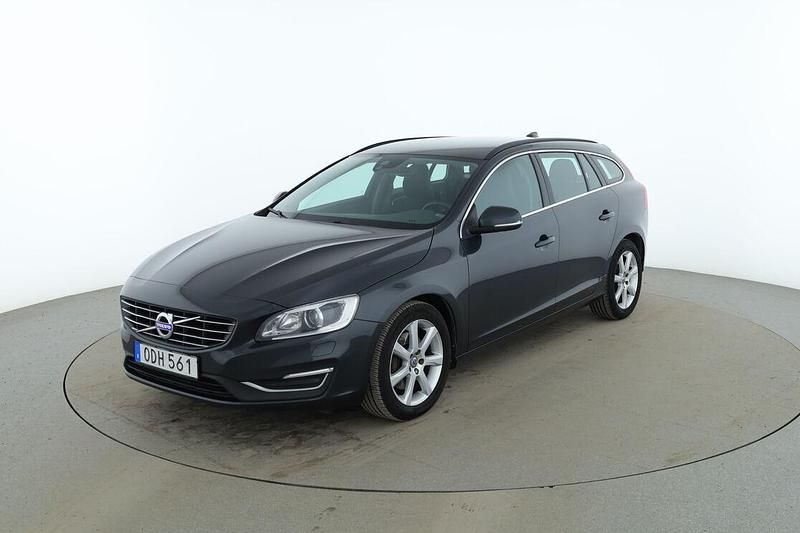 Begagnad Volvo V60 Momentum 192 HK (141 kW) 2016 Grå Kombi