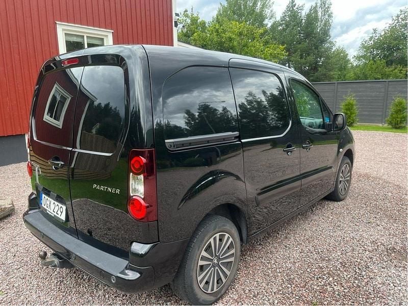Svart Begagnad 2016 Peugeot Partner Minibuss | 68 000 kr (Bra pris) - Bild 1/3