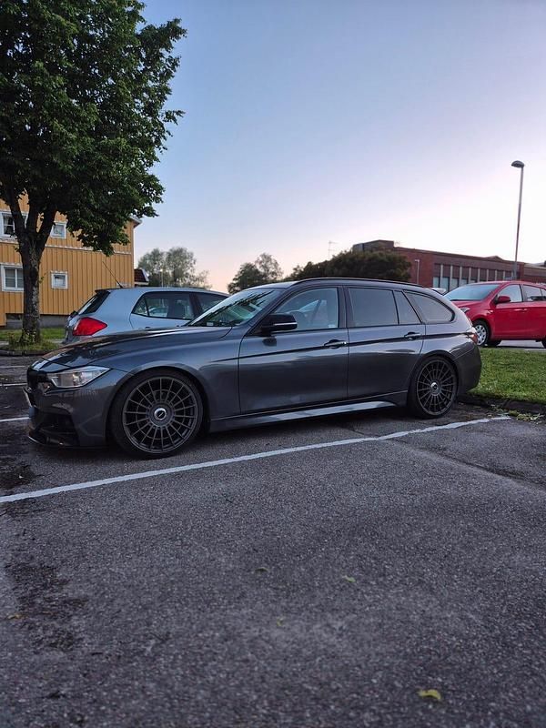 Begagnad 2013 BMW 320 M Sport Kombi | 159 000 kr (Dyr) - Bild 1/4