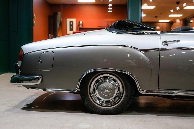 Begagnad Mercedes 220 SE 120 HK (88 kW) 1960 Grå Cab