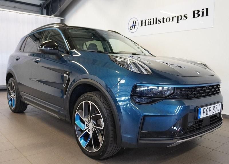 Blå Begagnad 2022 Lynk & Co 01 SUV | 299 900 kr (Marknadspris) - Bild 1/4