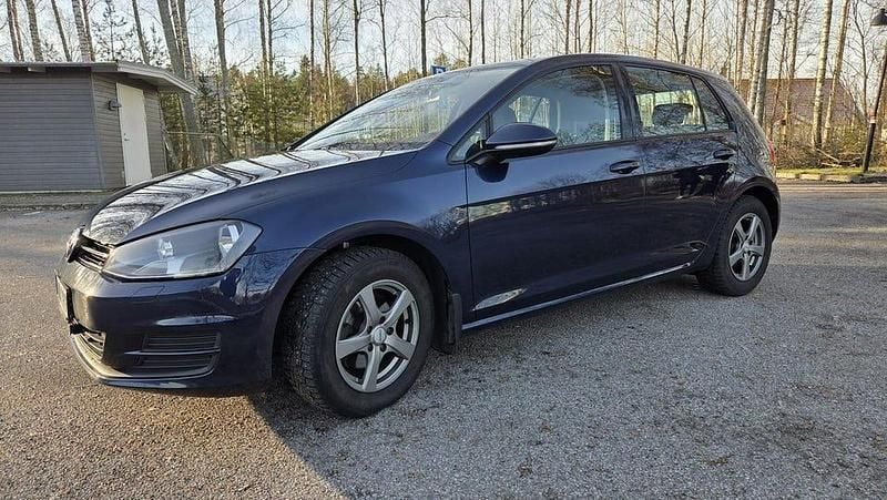 Blå Begagnad 2014 VW Golf VII Halvkombi | 99 000 kr (Bra pris) - Bild 1/4