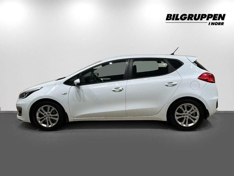 Begagnad Kia Ceed 101 HK (74 kW) 2018 Vit Halvkombi