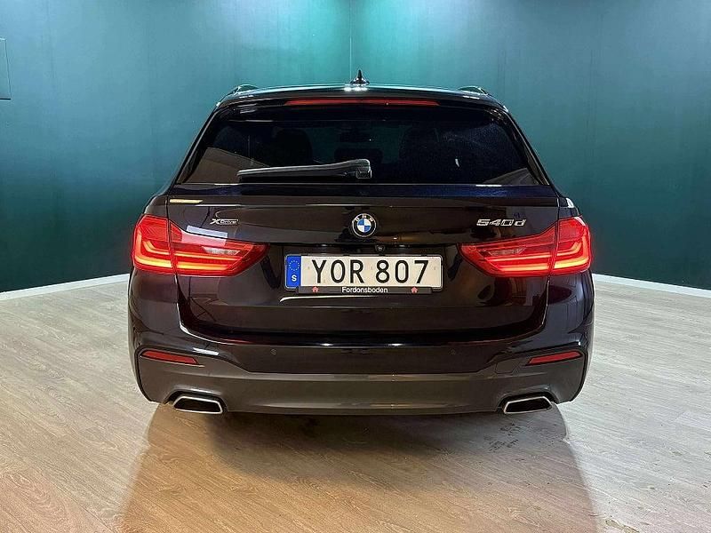Begagnad BMW 540 Efficient Dynamics 320 HK (235 kW) 2017 Svart Kombi
