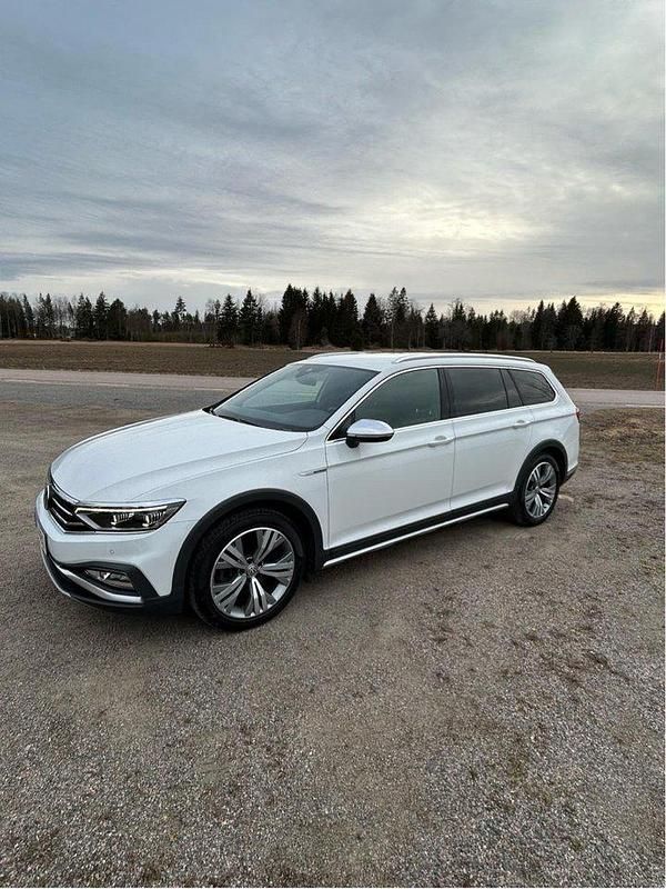Vit Begagnad 2020 VW Passat Alltrack Kombi | 240 000 kr (Bra pris) - Bild 1/4