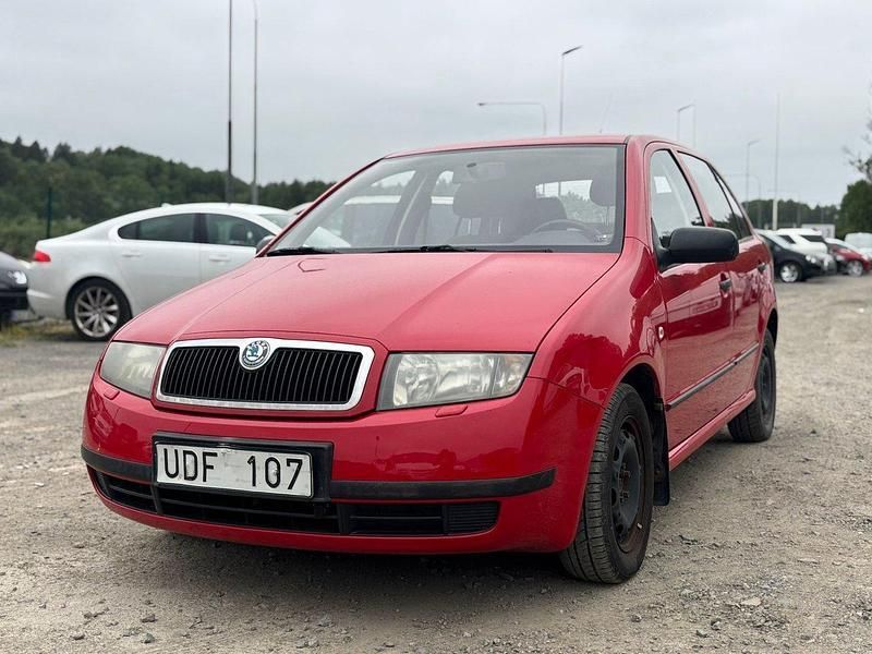 Röd Begagnad 2003 Skoda Fabia Halvkombi | 19 900 kr - Bild 1/4