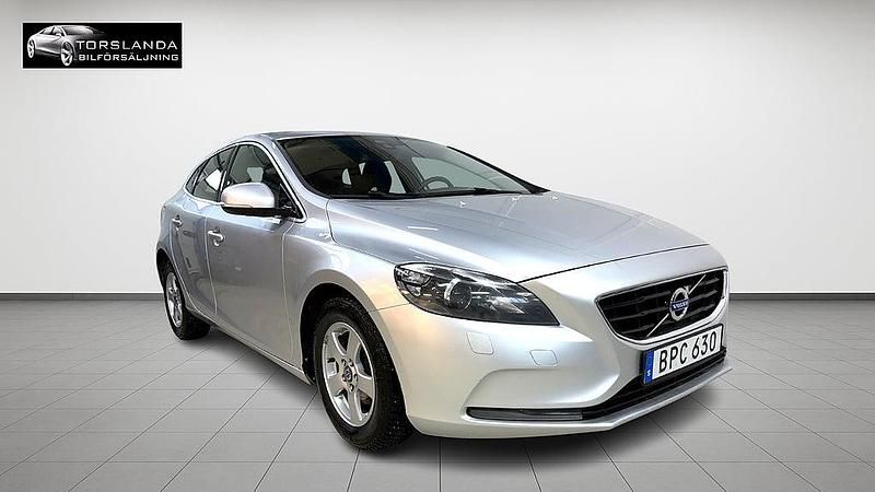 Begagnad Volvo V40 116 HK (85 kW) 2014 Silver Halvkombi