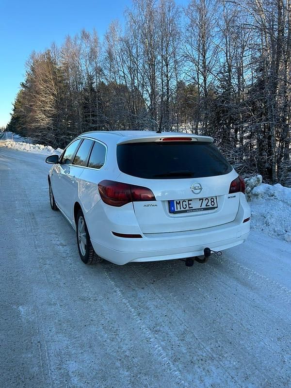 Begagnad Opel Astra 125 HK (91 kW) 2012 Kombi