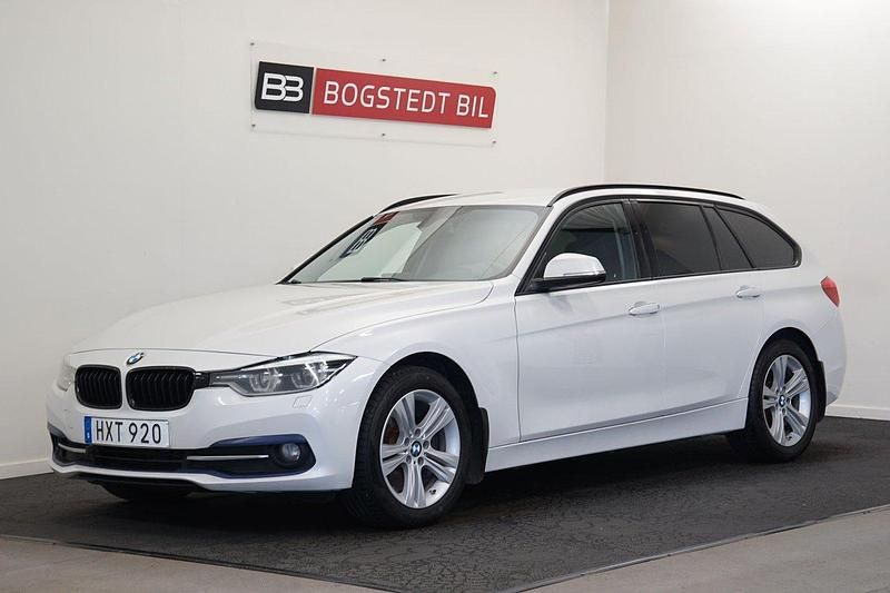 Vit Begagnad 2015 BMW 320 Sport Line Kombi | 124 900 kr (Marknadspris) - Bild 1/4