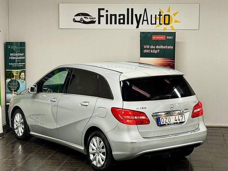Begagnad Mercedes B180 109 HK (80 kW) 2013 Silver Minibuss
