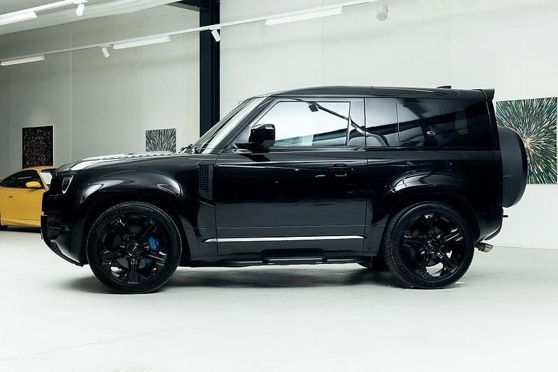 Svart Begagnad 2021 Land Rover Defender SUV | 1 299 000 kr - Bild 1/4