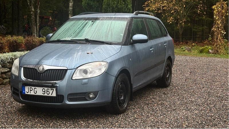 Grå Begagnad 2008 Skoda Fabia Kombi | 21 000 kr (Marknadspris) - Bild 1/4