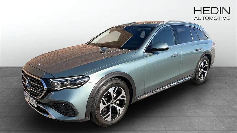 Grön (green) Begagnad 2024 Mercedes E220 Kombi | 669 500 kr - Bild 1/4
