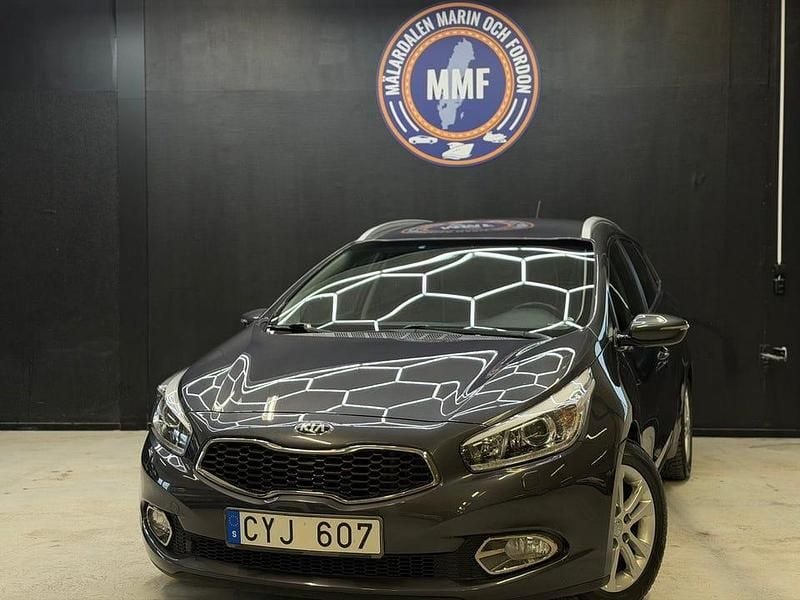 Grå Begagnad 2013 Kia Ceed Sportswagon Comfort Kombi | 89 800 kr (Marknadspris) - Bild 1/4