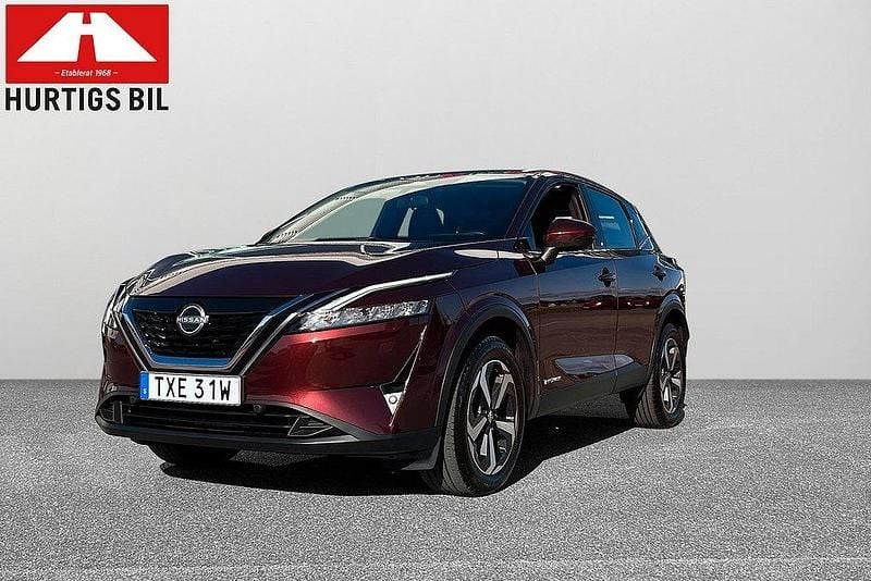 Mörkröd Begagnad 2023 Nissan Qashqai Acenta SUV | 299 900 kr (Marknadspris) - Bild 1/4
