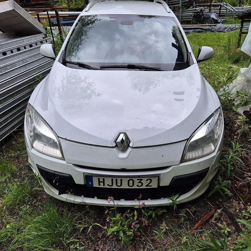 Vit Begagnad 2012 Renault Mégane GrandTour Kombi | 8 000 kr - Bild 1/4