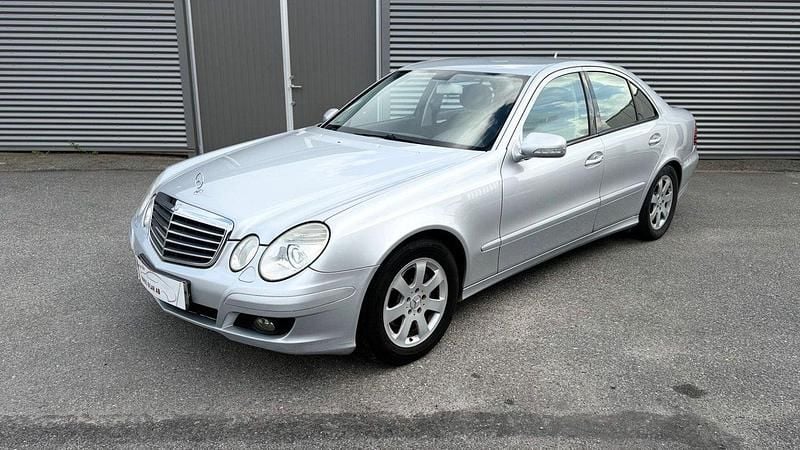 Silver Begagnad 2007 Mercedes E220 Sedan | 49 900 kr (Marknadspris) - Bild 1/4