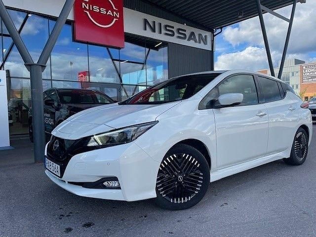 Vit Begagnad 2022 Nissan Leaf 360º Halvkombi | 168 000 kr (Bra pris) - Bild 1/4