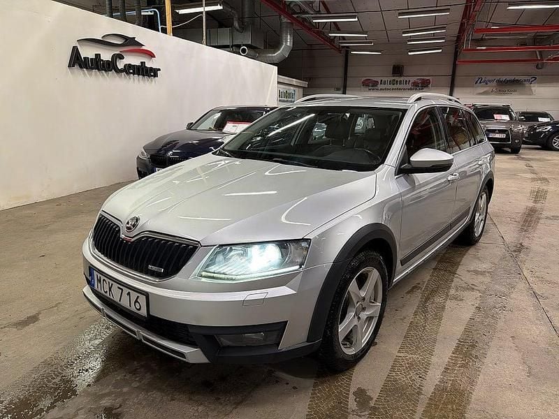 Silver Begagnad 2015 Skoda Octavia Scout Business Line Kombi | 89 900 kr (Superpris) - Bild 1/4