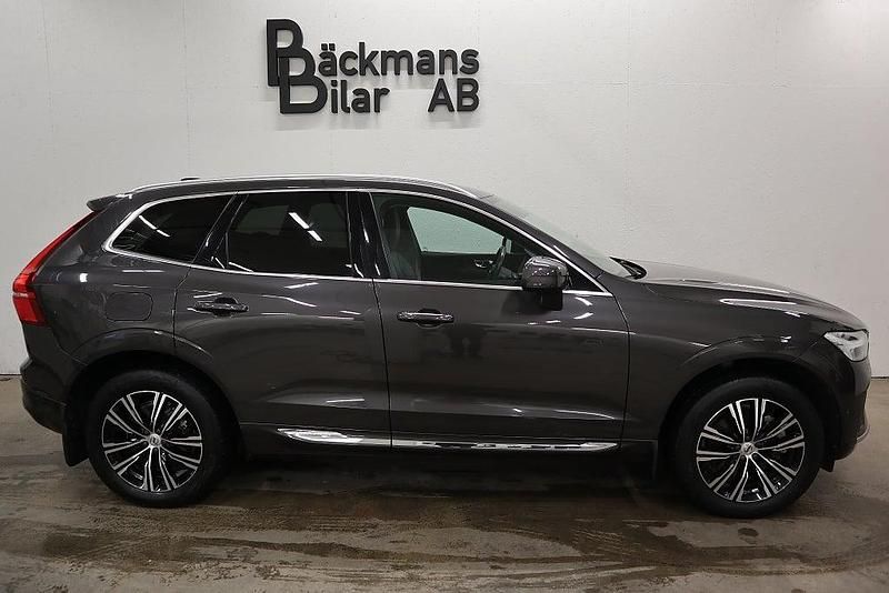 Grå Begagnad 2022 Volvo XC60 Inscription SUV | 424 000 kr (Marknadspris) - Bild 1/4