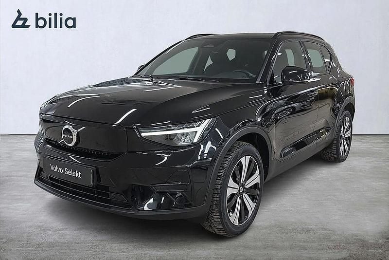 Svart Begagnad 2023 Volvo XC40 Core SUV | 309 000 kr (Superpris) - Bild 1/3