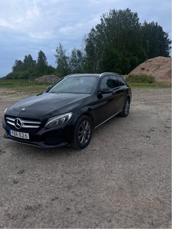 Svart Begagnad 2016 Mercedes C220 Avantgarde Kombi | 170 000 kr (Marknadspris) - Bild 1/4