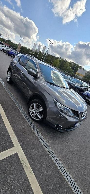Grå Begagnad 2015 Nissan Qashqai SUV | 89 000 kr (Marknadspris) - Bild 1/4