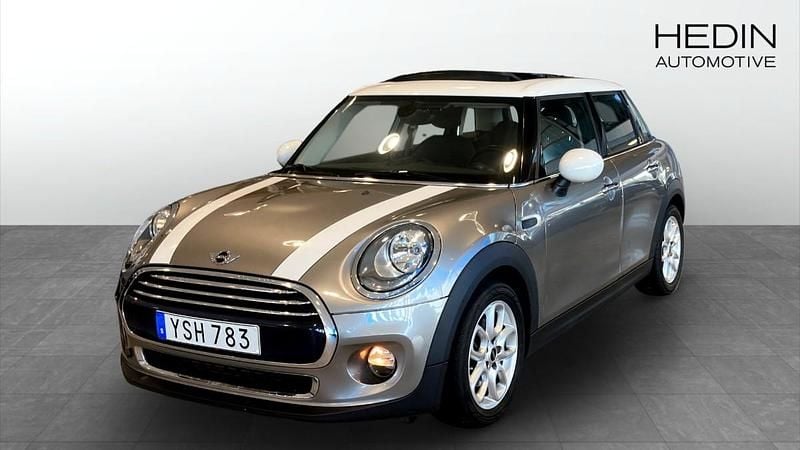 Grå (grey) Begagnad 2017 Mini Cooper Pepper Halvkombi | 144 900 kr (Marknadspris) - Bild 1/4