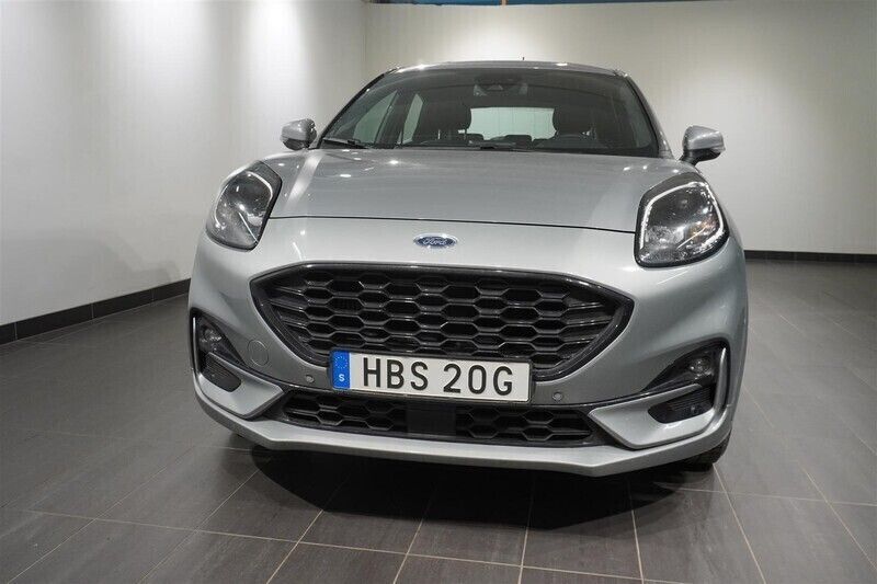 Grå/silver Begagnad 2022 Ford Puma ST-Line Sportkupé | 239 900 kr (Marknadspris) - Bild 1/2