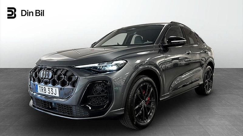 Grå (daytonagrå pärleffekt) Ny 2025 Audi Q5 Sportback Sport SUV | 864 400 kr (Marknadspris) - Bild 1/4