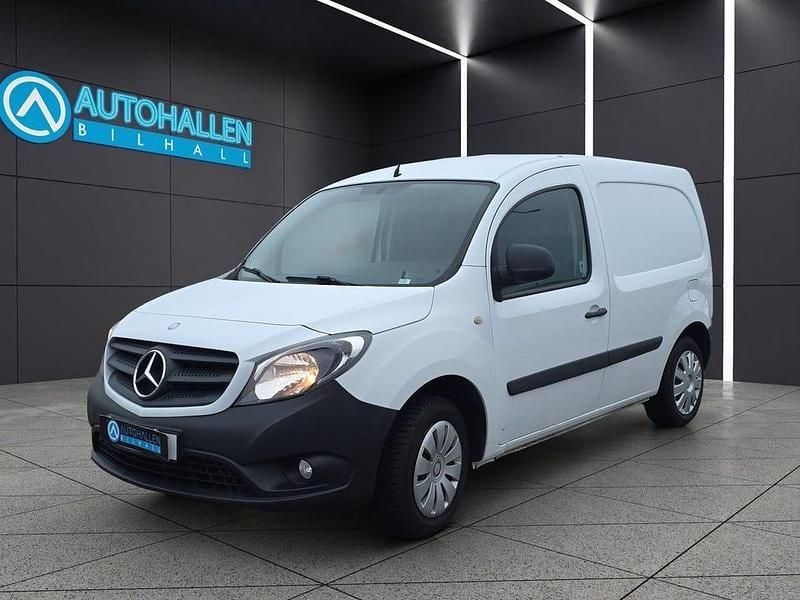 Vit Begagnad 2018 Mercedes Citan 109 | 72 900 kr (Marknadspris) - Bild 1/4