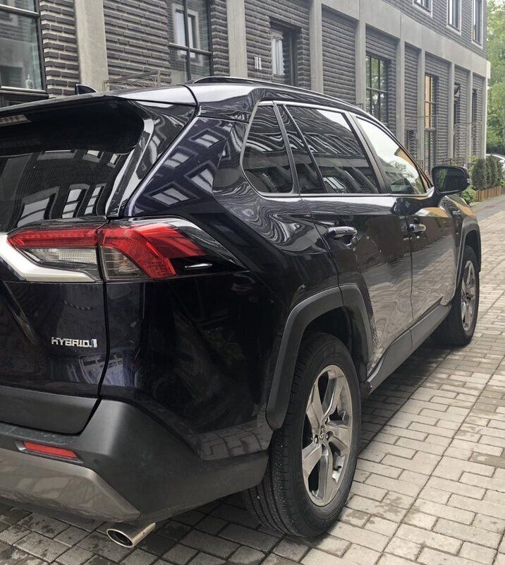 Blå Begagnad 2021 Toyota RAV4 Hybrid Executive SUV | 395 000 kr (Marknadspris) - Bild 1/4